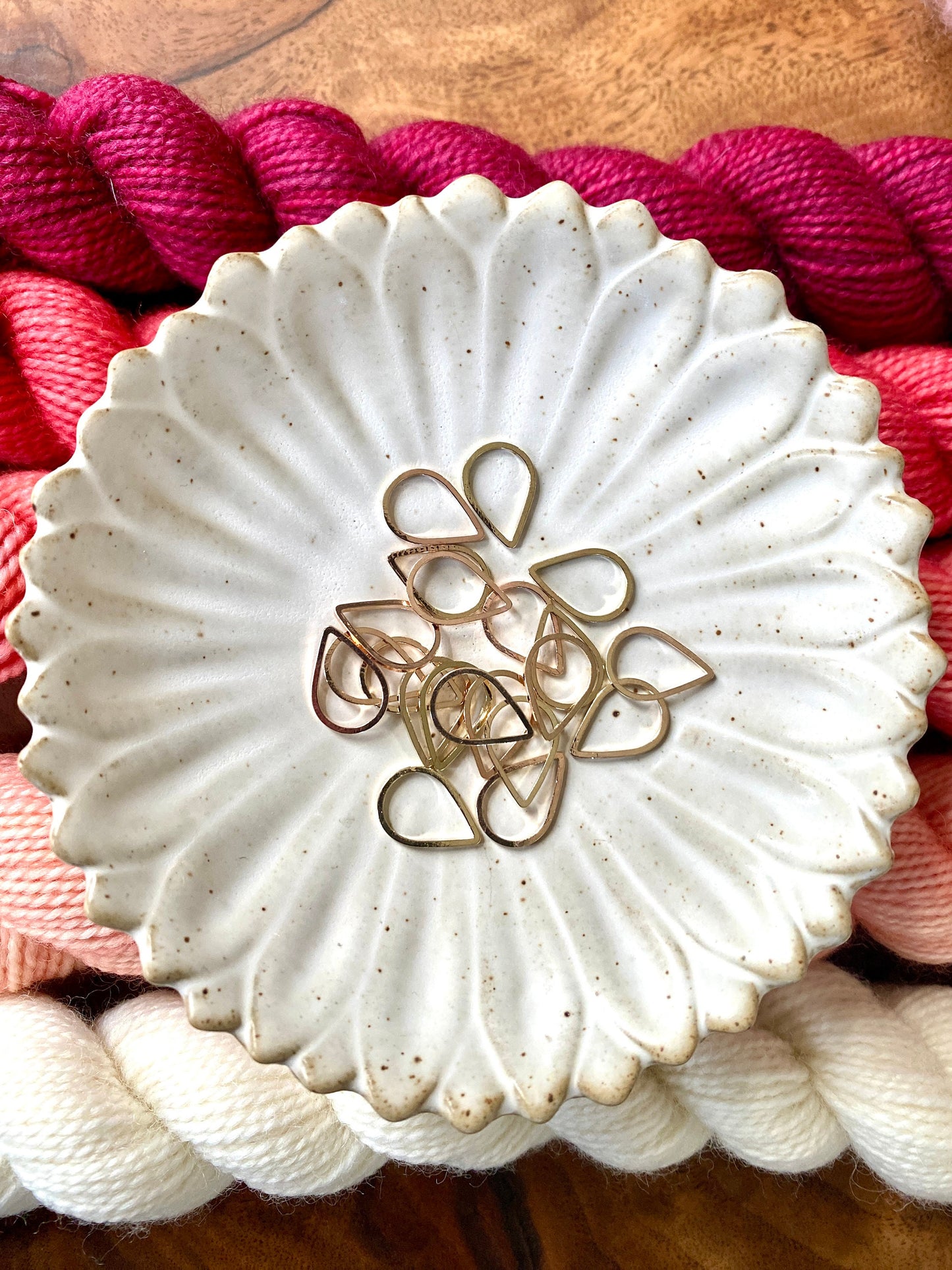 Tear Drop Stitch Markers Set of 10 Medium - Gold Fits up to a US 9 needle