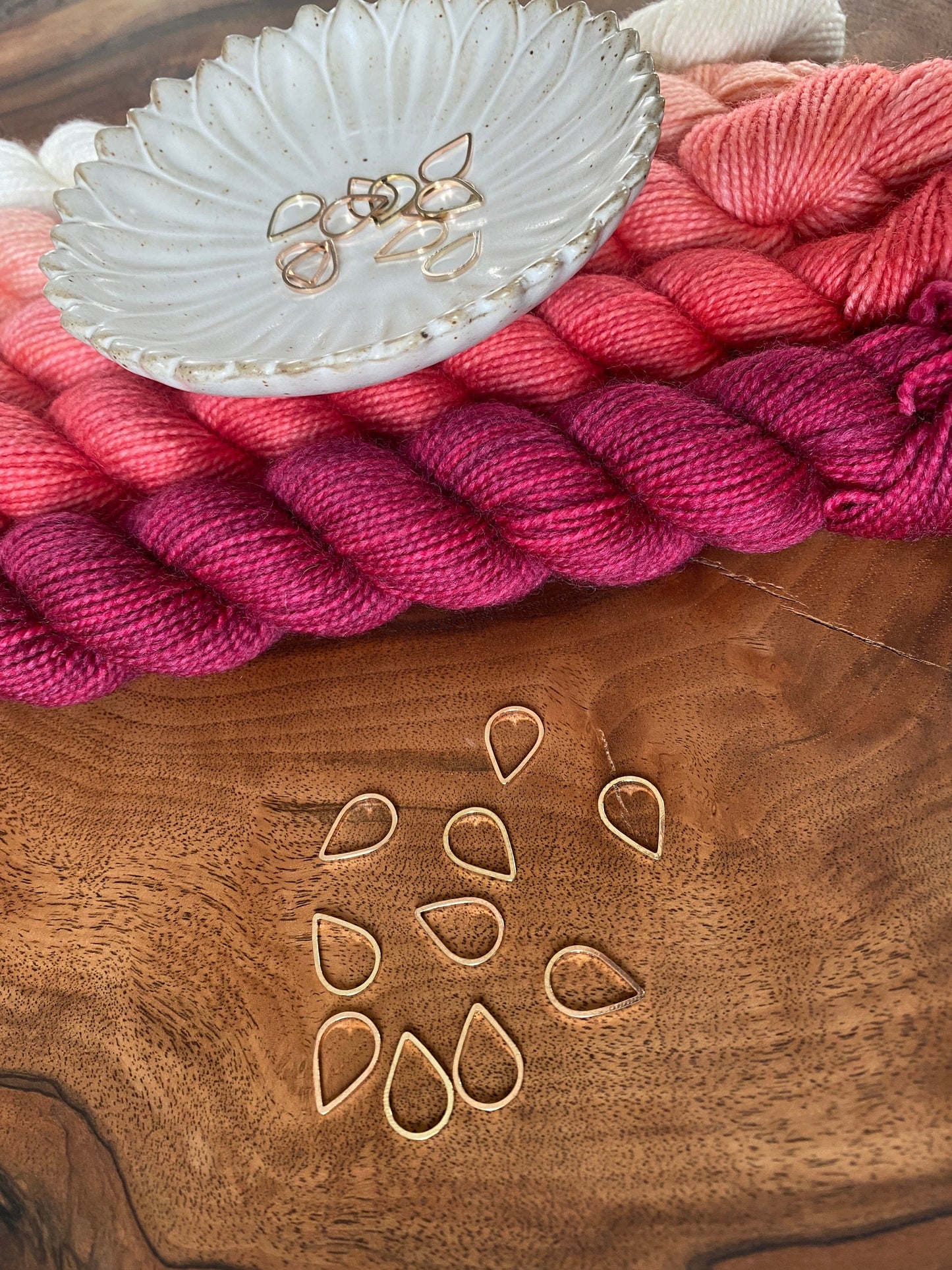 Tear Drop Stitch Markers Set of 10 Medium - Gold Fits up to a US 9 needle