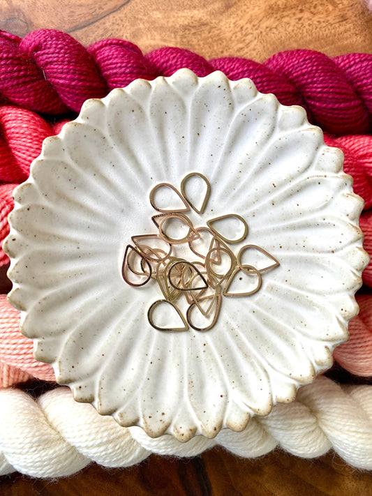 Tear Drop Stitch Markers Set of 10 Medium - Gold Fits up to a US 9 needle